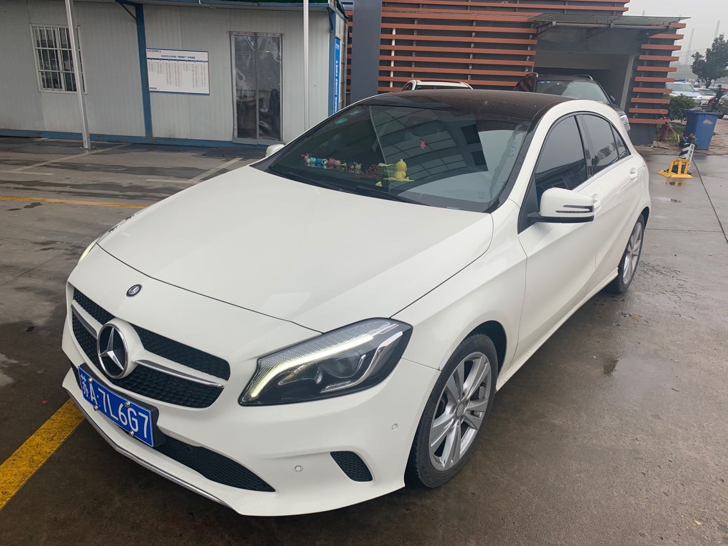 奔驰a级(进口) a200 动感型  (已售)价格:$15万    (车型: 颜色:白色