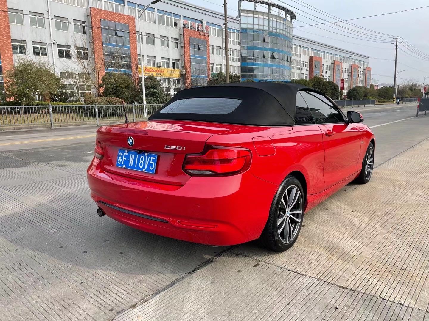 宝马2018款 宝马2系(进口) 220i 敞篷轿跑车 运动设计套装
